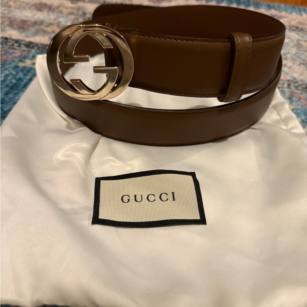 New Gucci Brown Leather Belt with Gold Accent